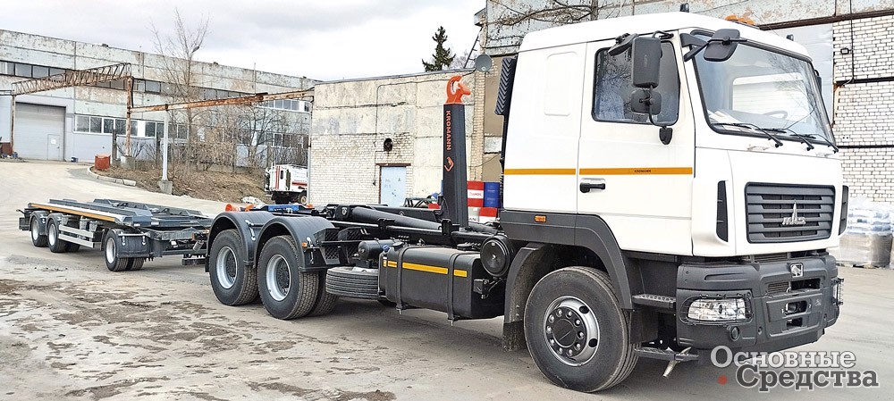 Мультилифт МАЗ-6312 с крюком KROMANN L22S.57.6 в составе автопоезда с прицепом