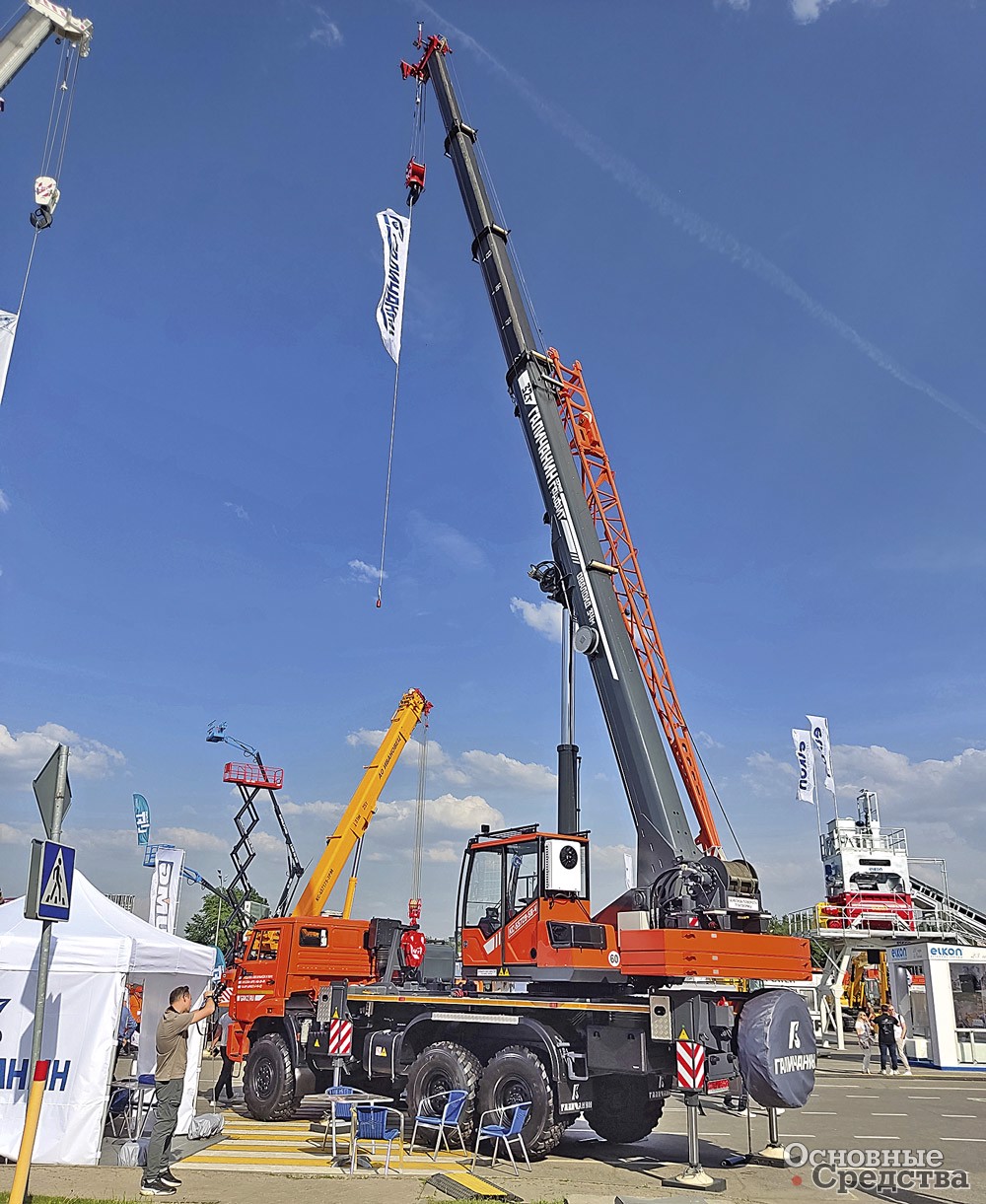 Автокран «Графит» КС-55729-5В-4 грузоподъемностью 32 т
