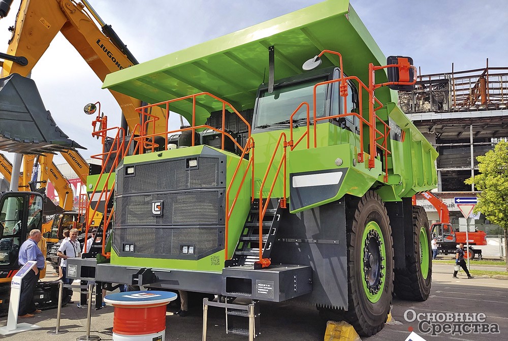Карьерный самосвал DE100C г/п 97 т с двумя дизель-генераторами
