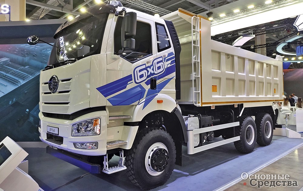 Самосвал FAW J6P NEW 6x6 с односкатной ошиновкой