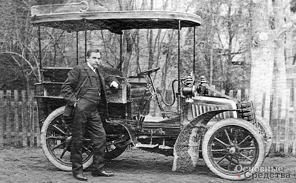 Г. Хонольд у своего Панар-Левассора