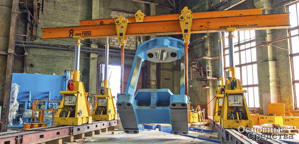 Кантование пресса производства КНР на одном из уральских металлургических заводов