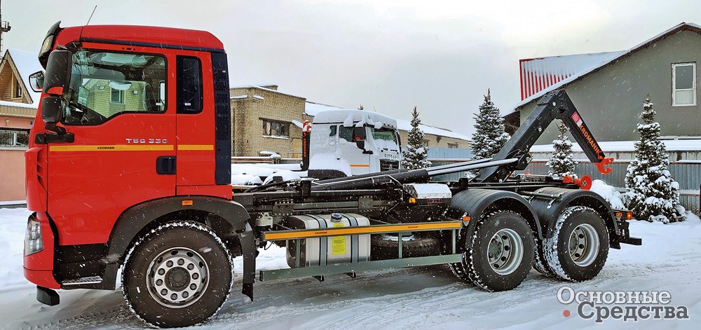 Городской компактный мультилифт Howo ZZ1257 с крюком KROMANN ML18S.52.6