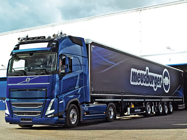 Груз под защитой тента