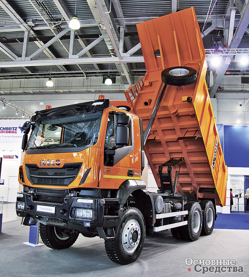 Самосвал Iveco Trakker 6x6 c кузовом Iveco-AMТ