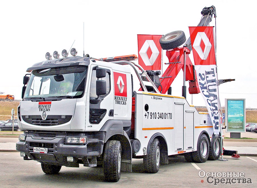 Эвакуатор на шасси Renault Kerax 8x4 с дополнительной интегрированной стрелой