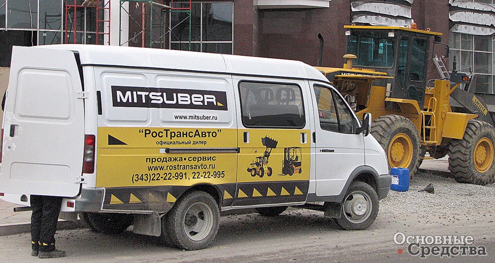 Ремонтная бригада на специальном автомобиле прибыла для ТО техники Mitsuber
