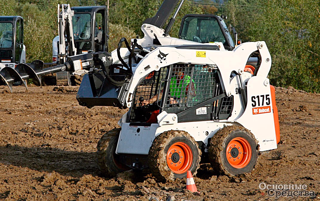 Bobcat S175 с вертикальным подъемом стрелы