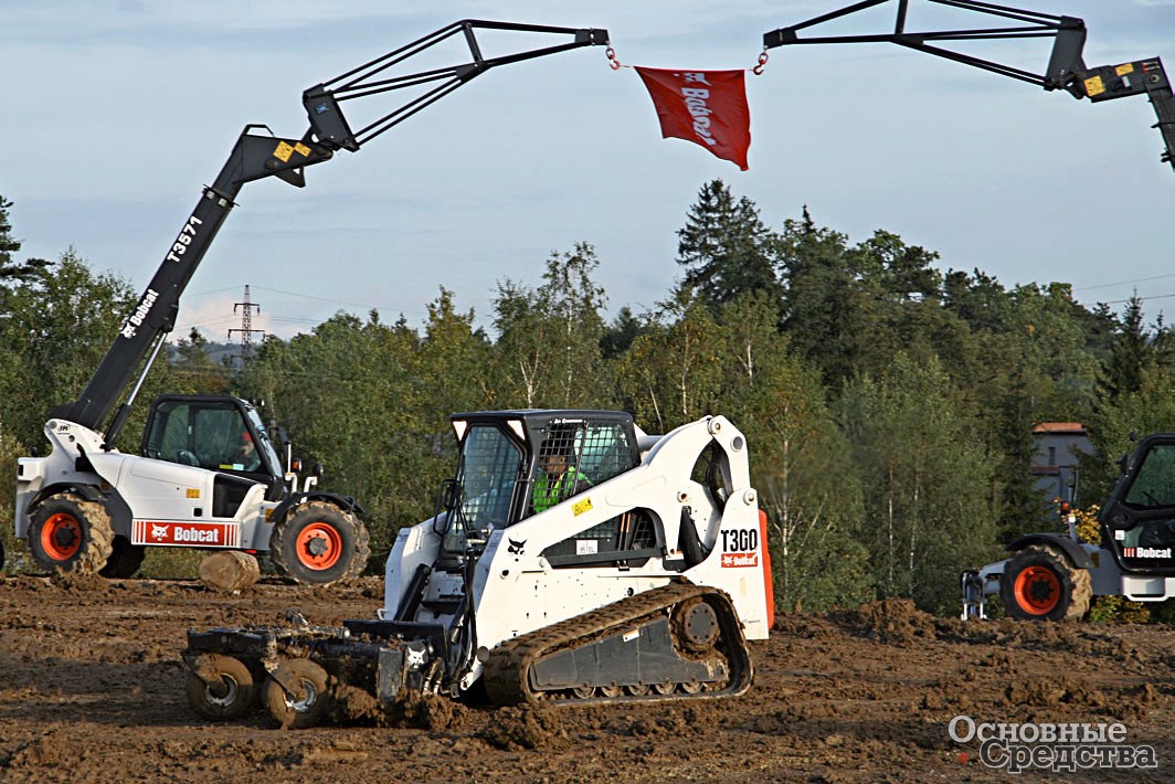 Гусеничный погрузчик Bobcat T300