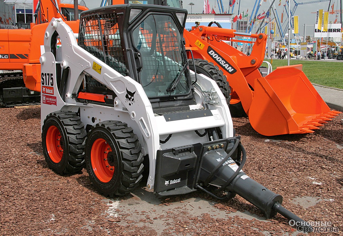 Погрузчик Bobcat с гидромолотом