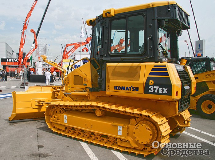 Komatsu D37EX массой 8,3 т