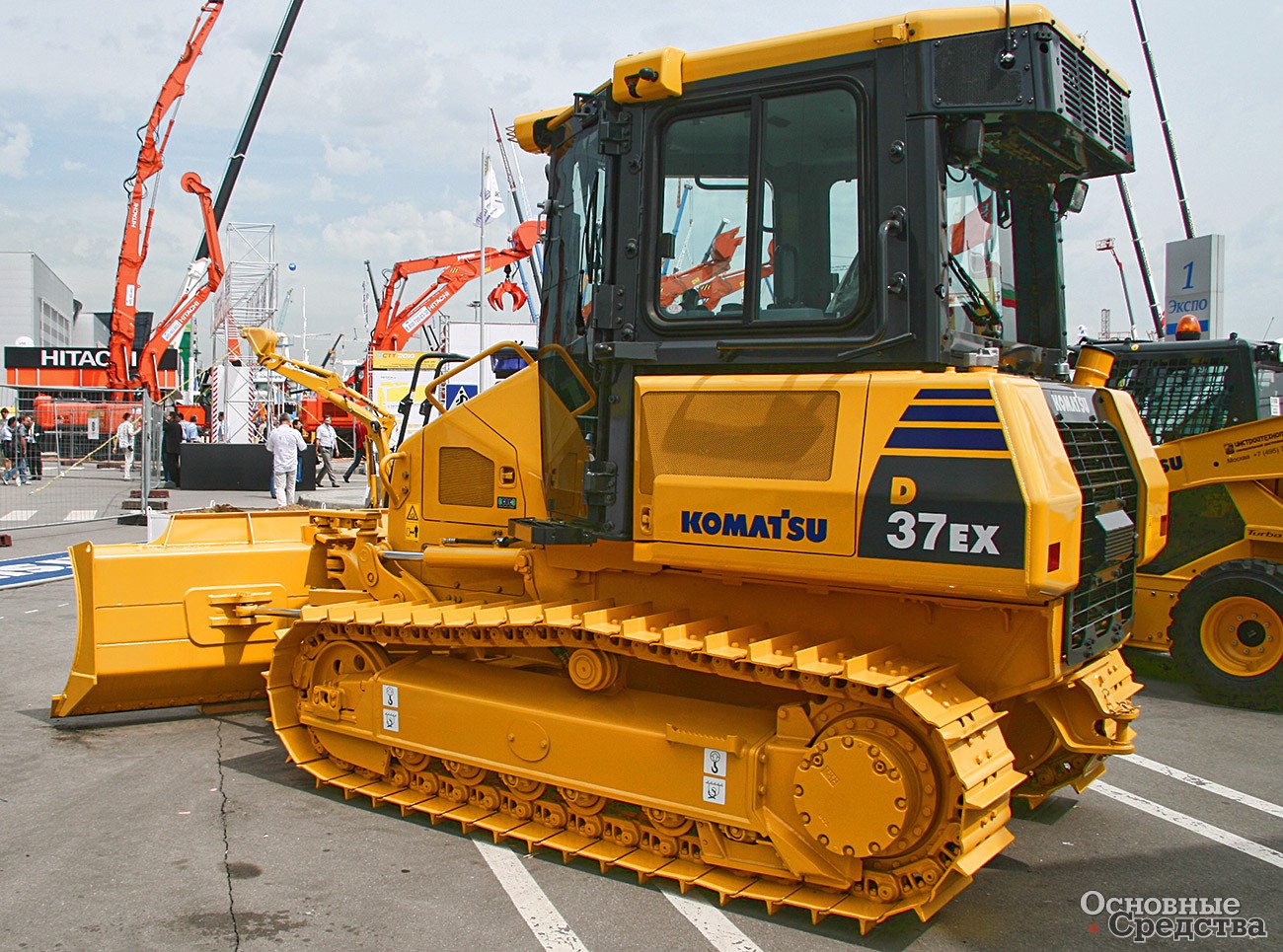 Komatsu D37EX массой 8,3 т