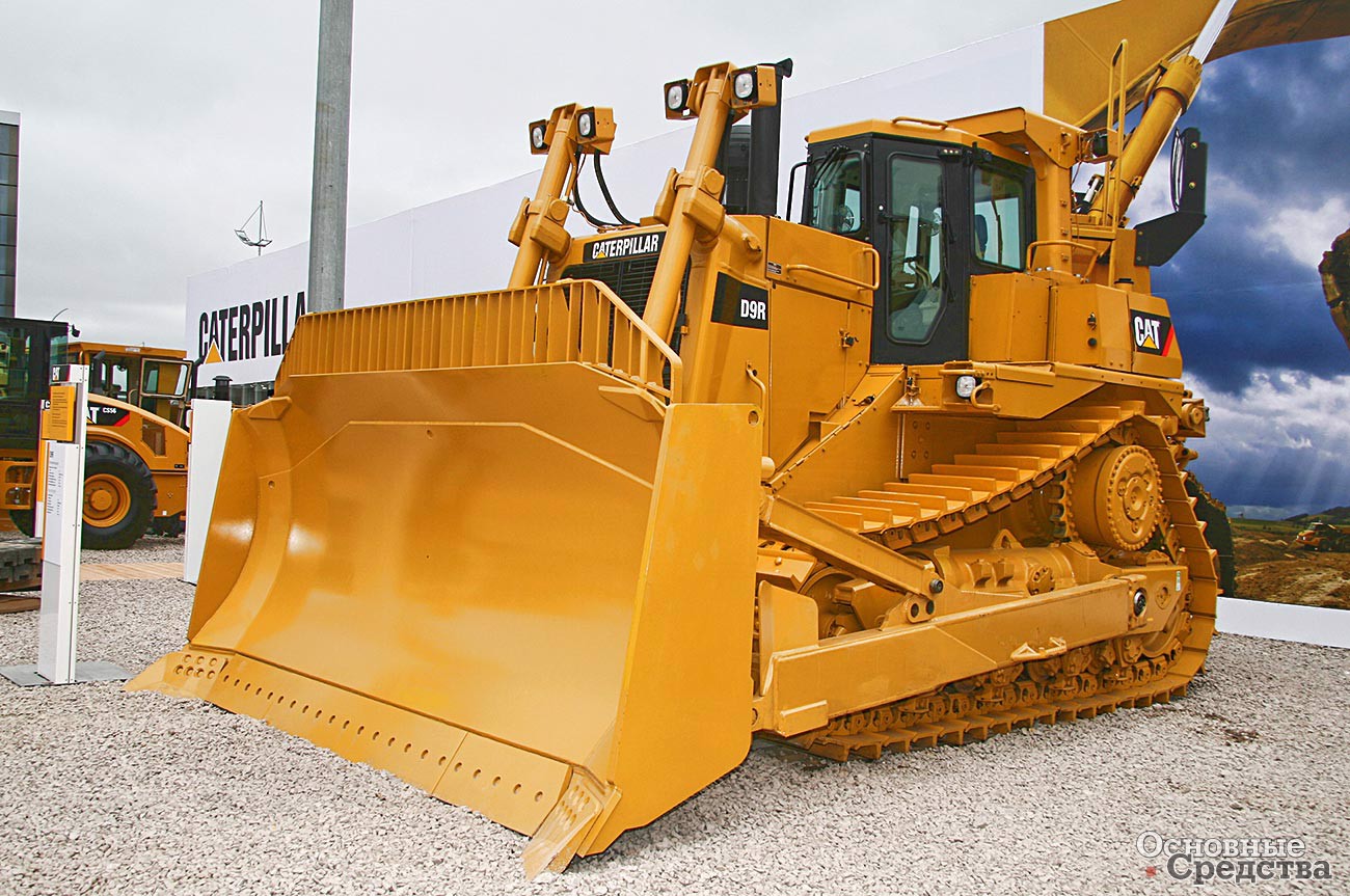 Caterpillar D9R массой 49 т