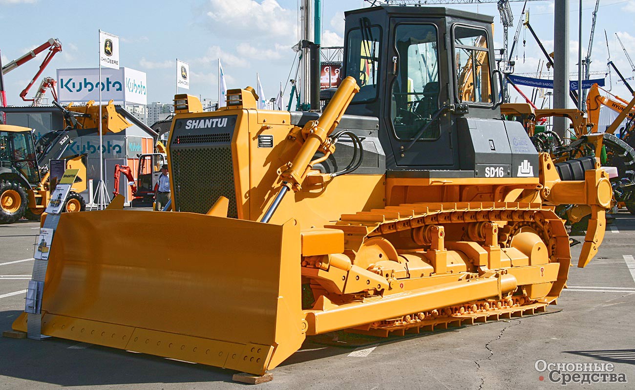 Shantui SD16 массой 17 т в базовой комплектации