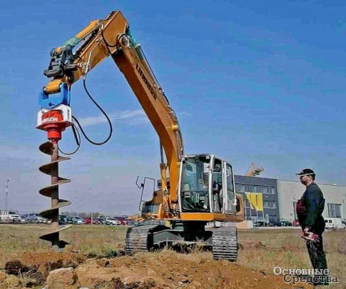 Непрерывный бур значительно сокращает время бурения скважины глубиной более 3 м, поскольку обычный бур длиной 1,2 м при бурении глубоких скважин необходимо периодически извлекать для очистки от грунта даже при неглубоком погружении