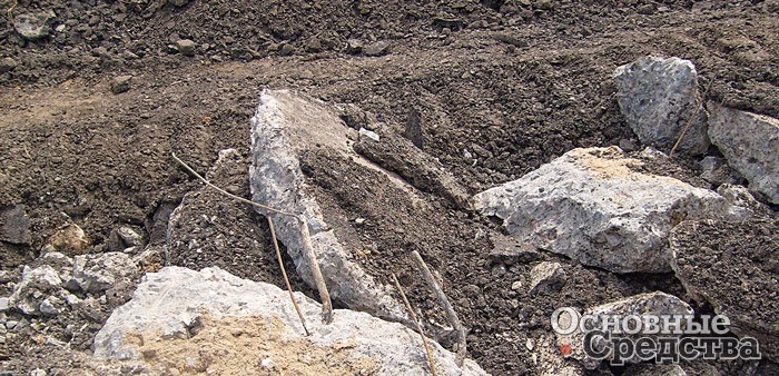 Фрагменты разрушенного бетонного покрытия после прохождения ЗФМ Т1255