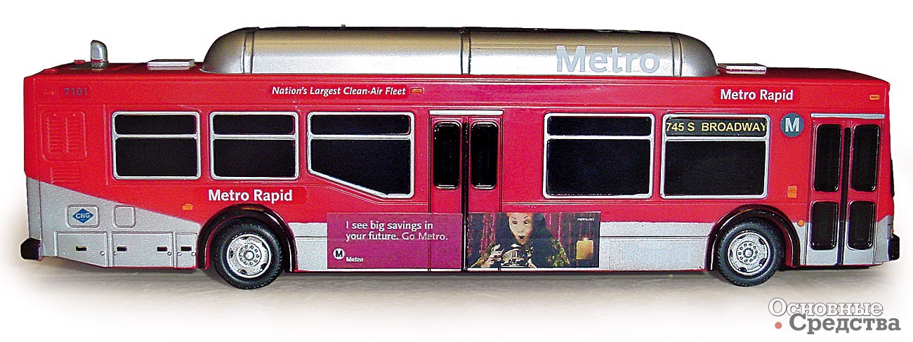 Низкопольный автобус, работающий на линии BRT Metro Rapid в Калифорнии