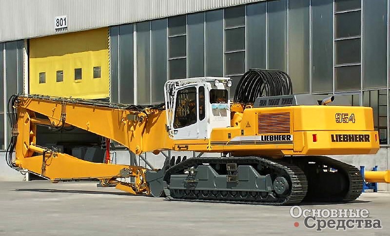 Liebherr R954C во дворе завода в Кольмаре