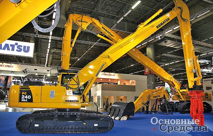 Komatsu PC240NLC с рабочим оборудованием для разрушения