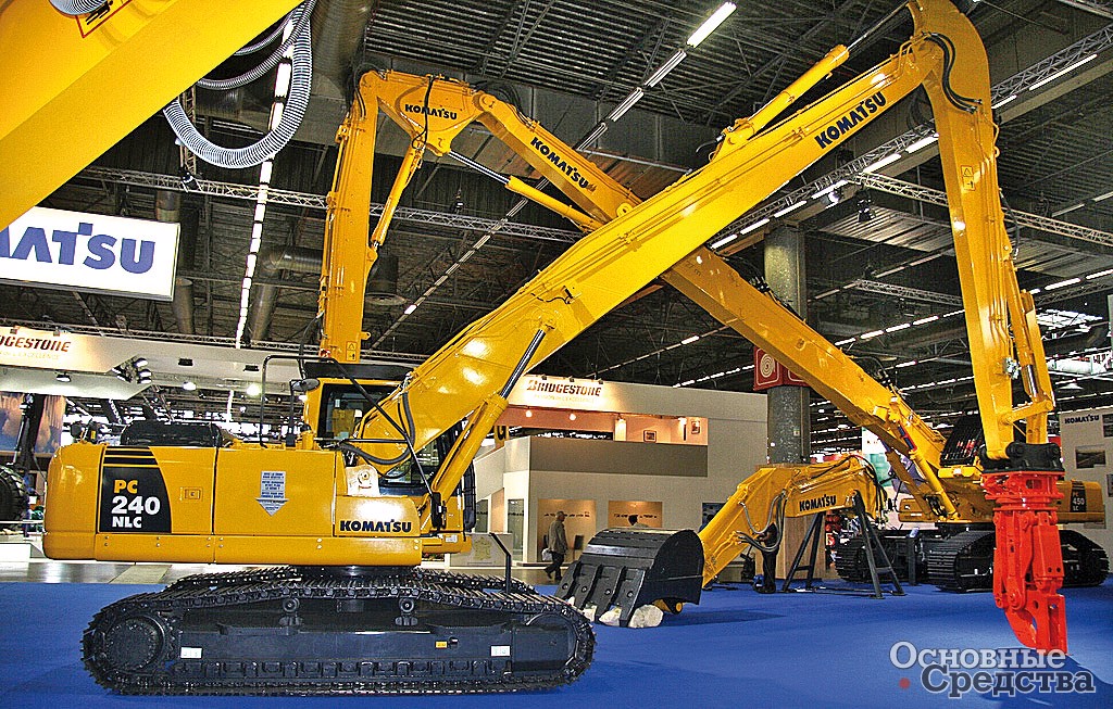 Komatsu PC240NLC с рабочим оборудованием для разрушения