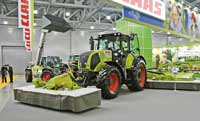 Трактор Claas Axion 830 с дисковыми косилками Disco 3050FC и Disco 8550AS