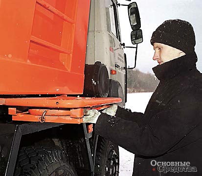 Выдвигаем ступеньки, и кузов обслуживается без проблем