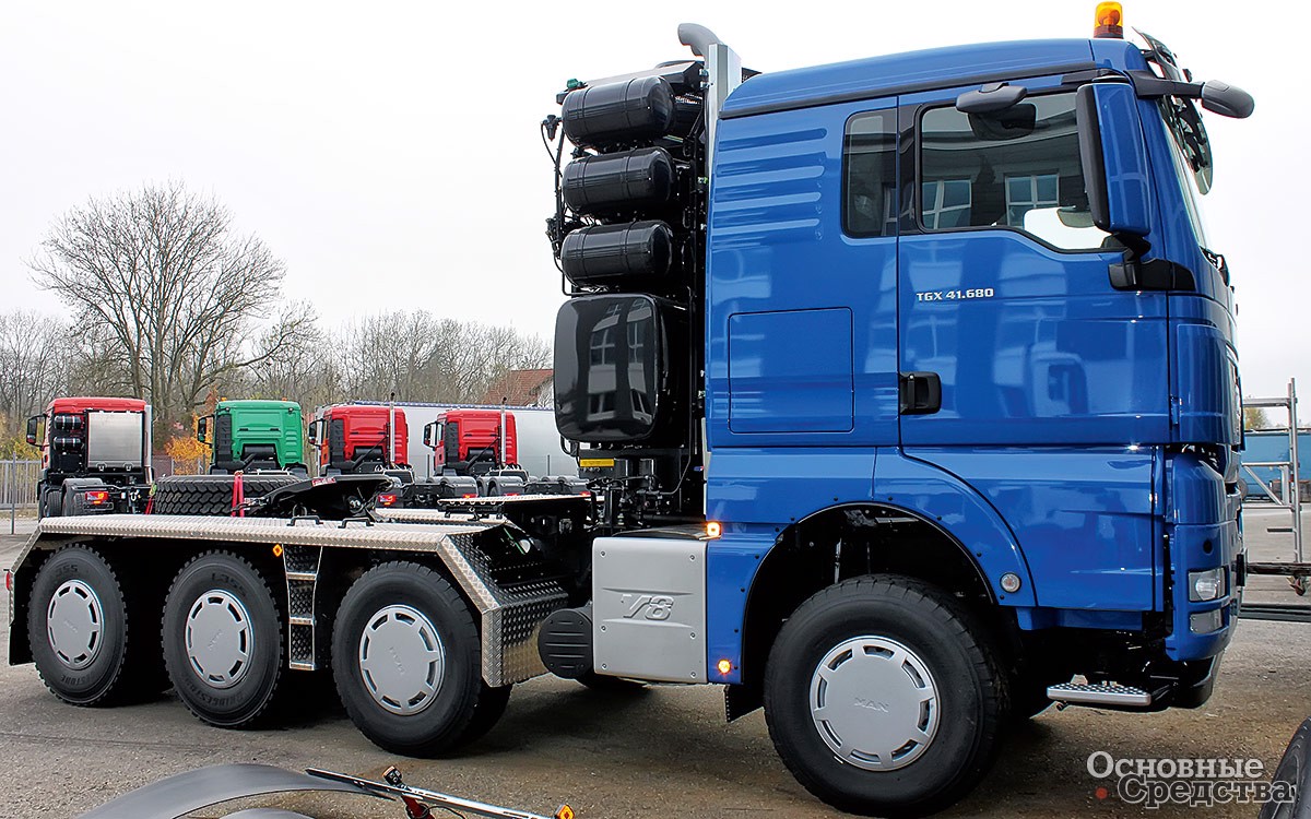 Тяжелый седельно-балластный тягач MAN TGX 41.680 8х6 BBS используется ОАО «Мостотрест» для перевозки тяжелой гусеничной техники и мостовых балок