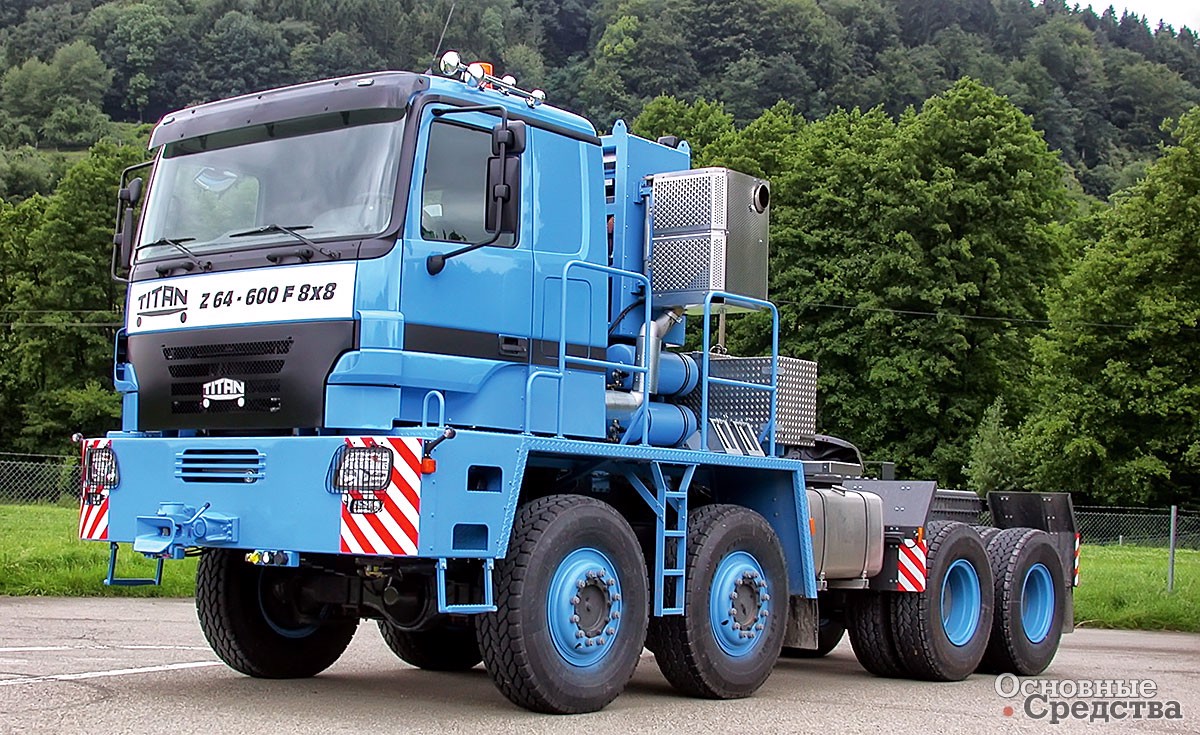 Сверхтяжелый седельно-балластный тягач TITAN Z64-600 F 8х8 с тяговым усилием 1000 т