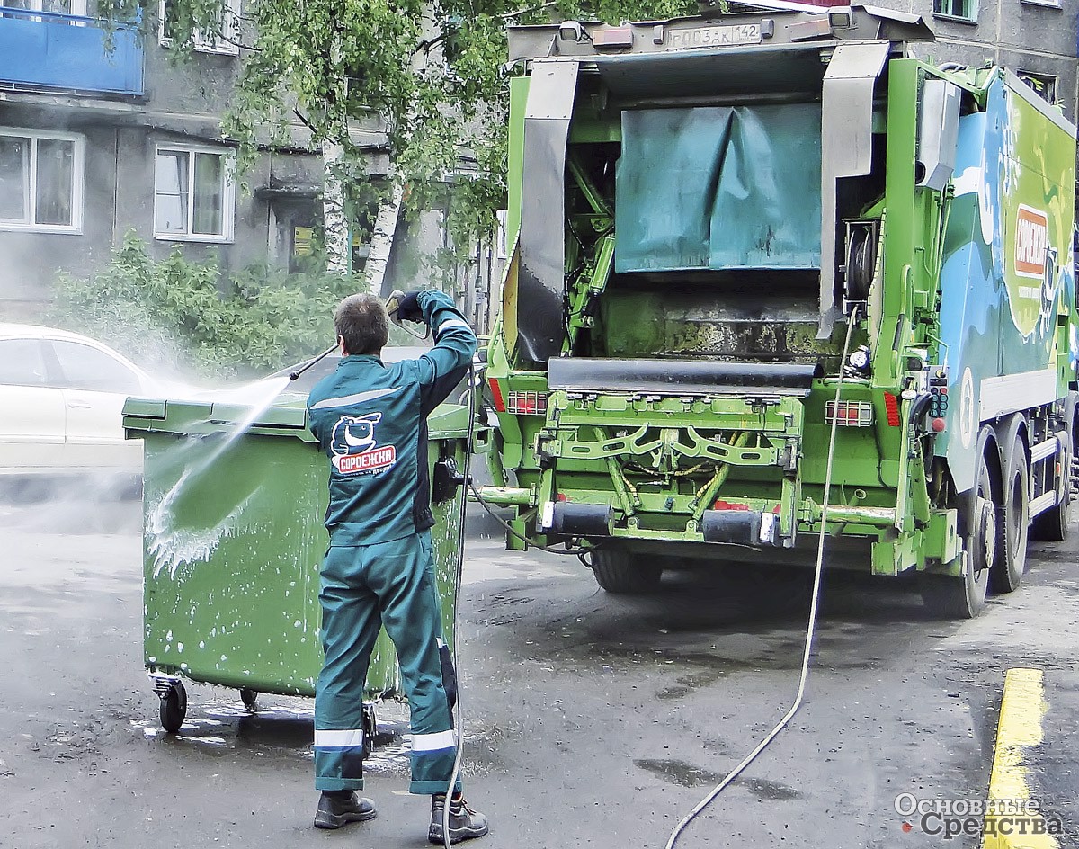 Контейнеры пока у нас часто моют вручную