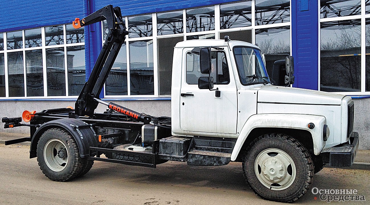 Компактный бюджетный ГАЗ-3309 с крюком KROMANN C4A.33.1 и кузовом 3,5 м удобен при маневрировании в узких жилых кварталах