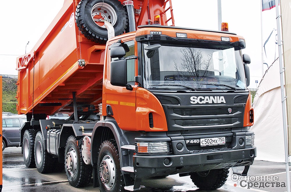 Scania P440 CB8x4EHZ c 20-кубовой самосвальной платформой завода «Бецема», выполненной из стали Quard 450 производства Группы НЛМК  