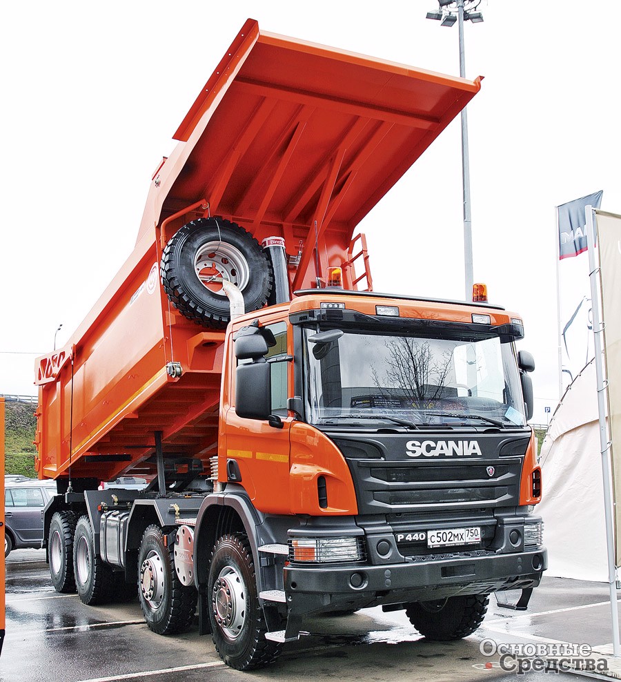 Scania P440 CB8x4EHZ c 20-кубовой самосвальной платформой завода «Бецема», выполненной из стали Quard 450 производства Группы НЛМК