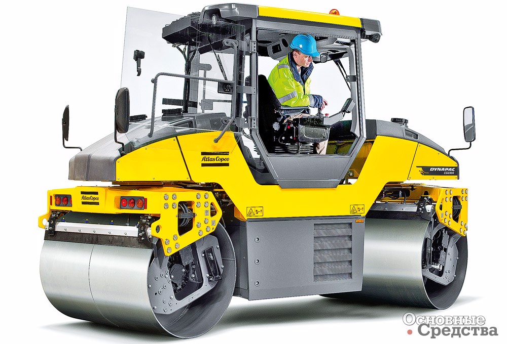 Каток Atlas Copco CG2300 в режиме смещения вальцов