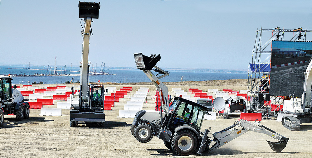 RM-Terex TLB 825