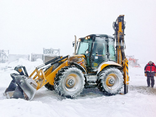 Техника и навесное оборудование JCB для уборки снега