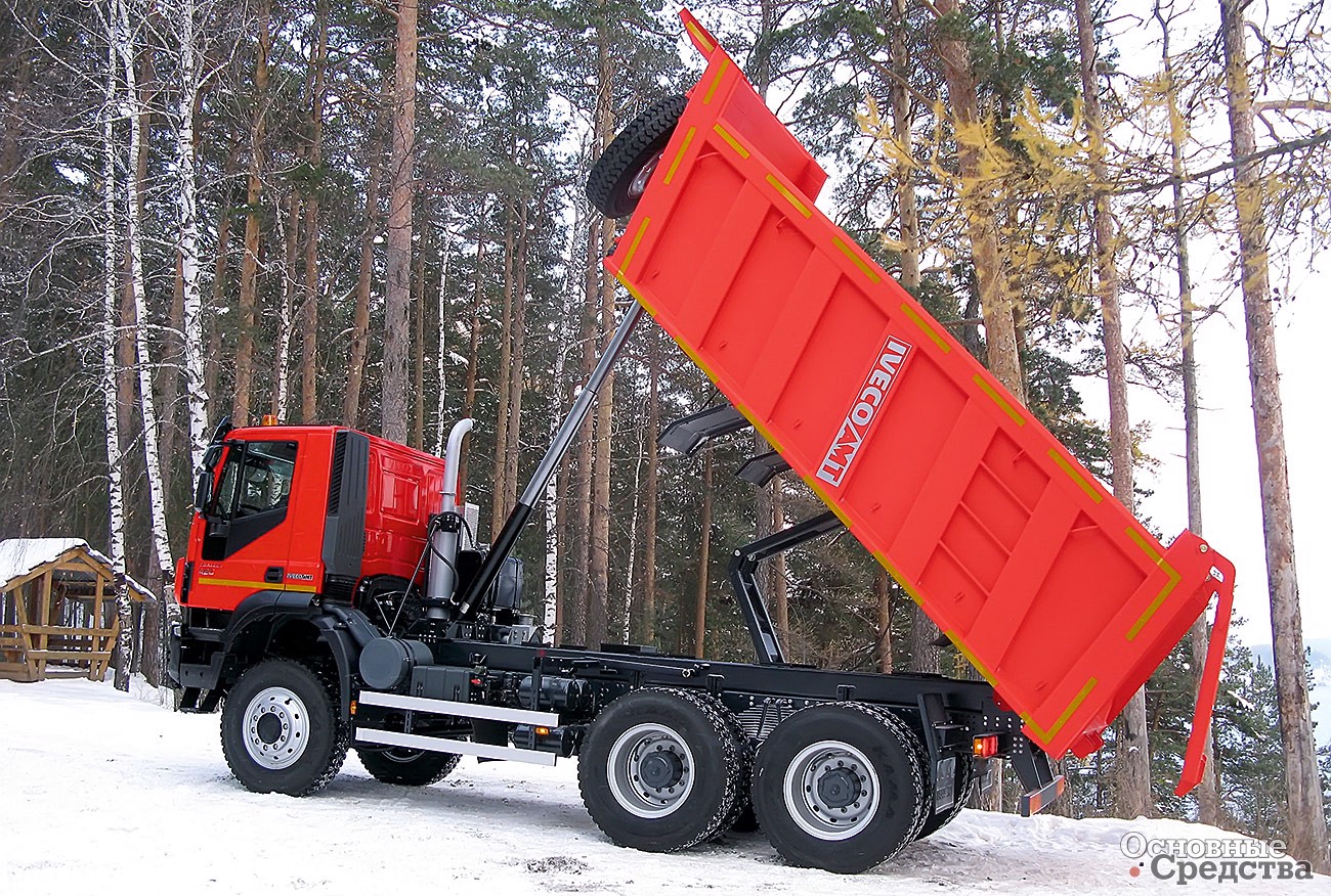 IVECO-AMT 653900 (6х6) на базе Trakker с газодизельным двигателем, усиленным передним мостом (10 т) и системой обогрева кузова для северных широт