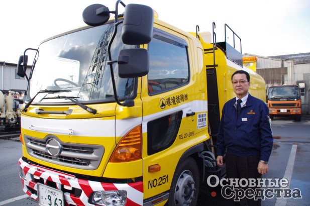 Подметальная машина компании Kankyo Gijutsu Co. на базе Hino Ranger FE оснащена автоматической коробкой передач Allison 2500