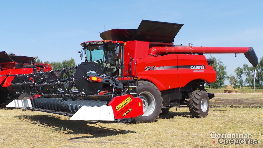 Роторный комбайн Axial-Flow AF8240 с жаткой Varifeed