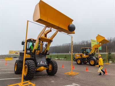 Всероссийский конкурс операторов фронтальных погрузчиков стартовал на Северном Кавказе