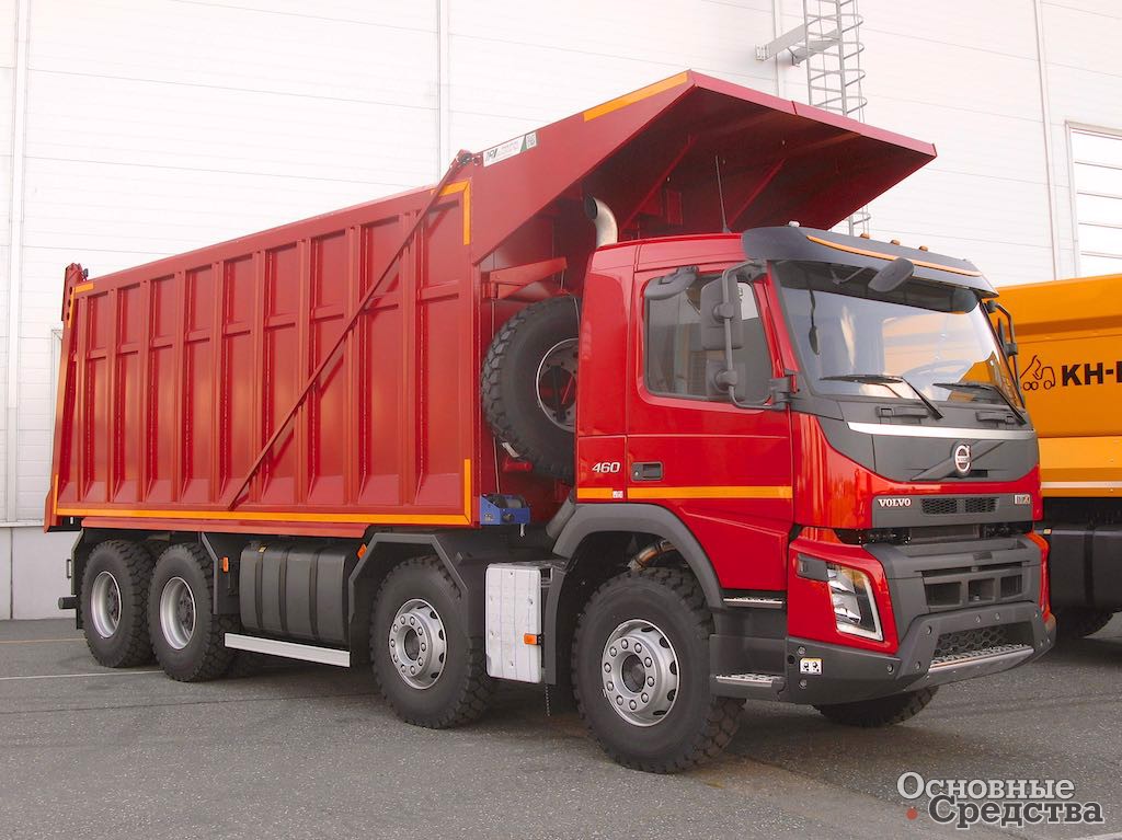 Volvo FMX 8x4 с 32-кубовым самосвальным кузовом IPV для перевозки угля