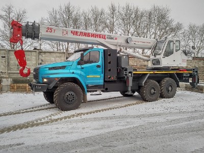 ЧМЗ выпустил уникальный автокран на газовом шасси