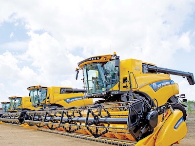 Первая партия зерноуборочных комбайнов New Holland СR Relevation