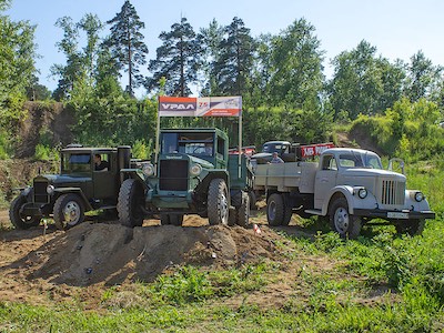 Автомобильный завод «Урал» провел шоу с участием исторической и современной техники