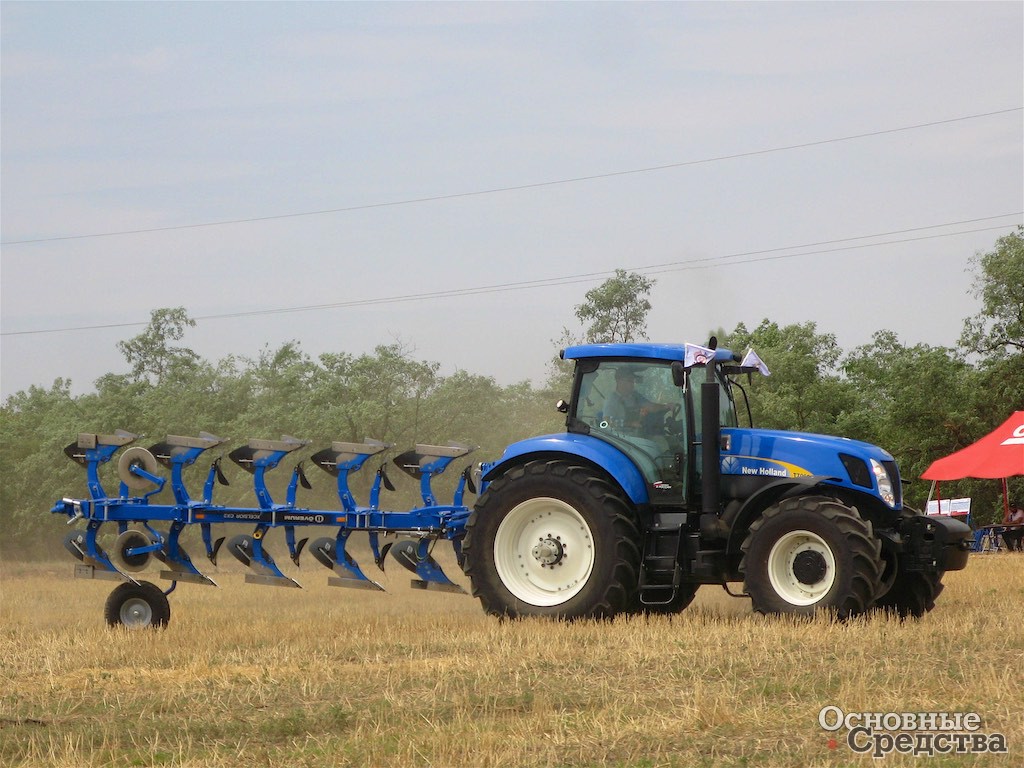 Трактор New Holland T7060 c плугом Överum Xcelsior CX2