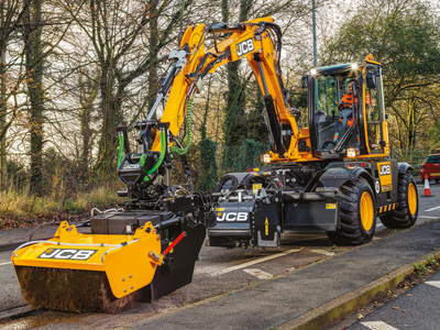 JCB представила в Великобритании машину для ямочного ремонта дорог