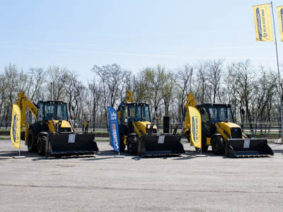 Продажи экскаваторов-погрузчиков New Holland в России выросли на 13%