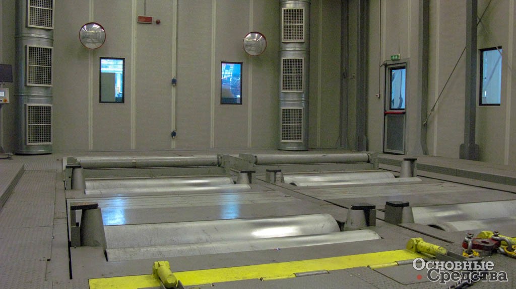 Стенд динамических испытаний (беговые барабаны). Мини-погрузчики на нем не проверяются. Из строительной техники можно проверять на этих барабанах экскаваторы-погрузчики