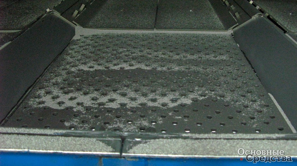 Перед сваркой и покраской детали подвергаются дробеструйной обработке в дробеструйной камере