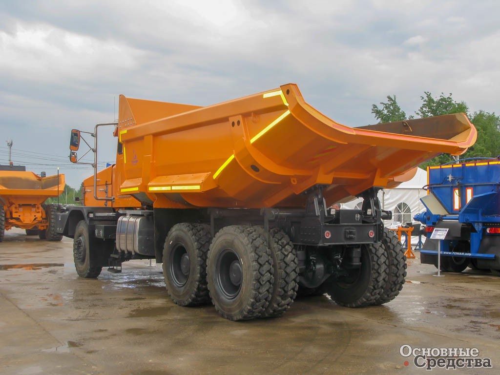 Шарнирно-сочлененный самосвал ТОНАР Т-35