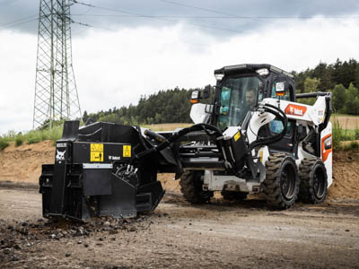 Компания Bobcat представляет новую линейку навесных подметальных щеток с бункером